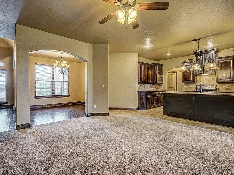 905 Samantha Ln — Photo 14