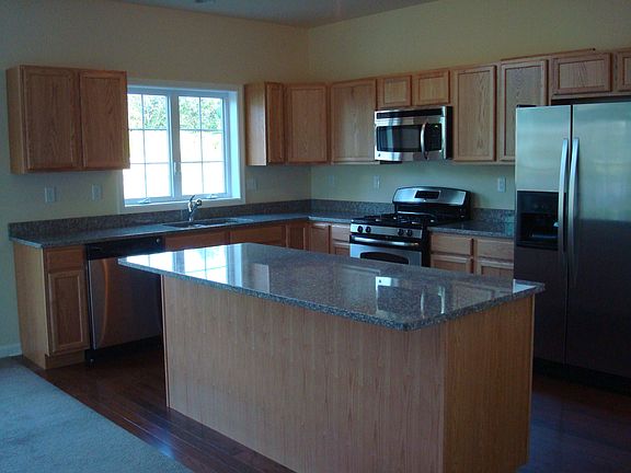 3rd image of 18 Bluffs Ct #18