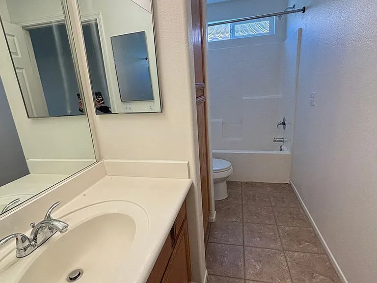2416 W Valley Vis — Photo 20