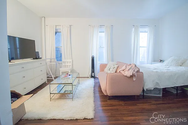 Rented by City Connections Realty | media 11