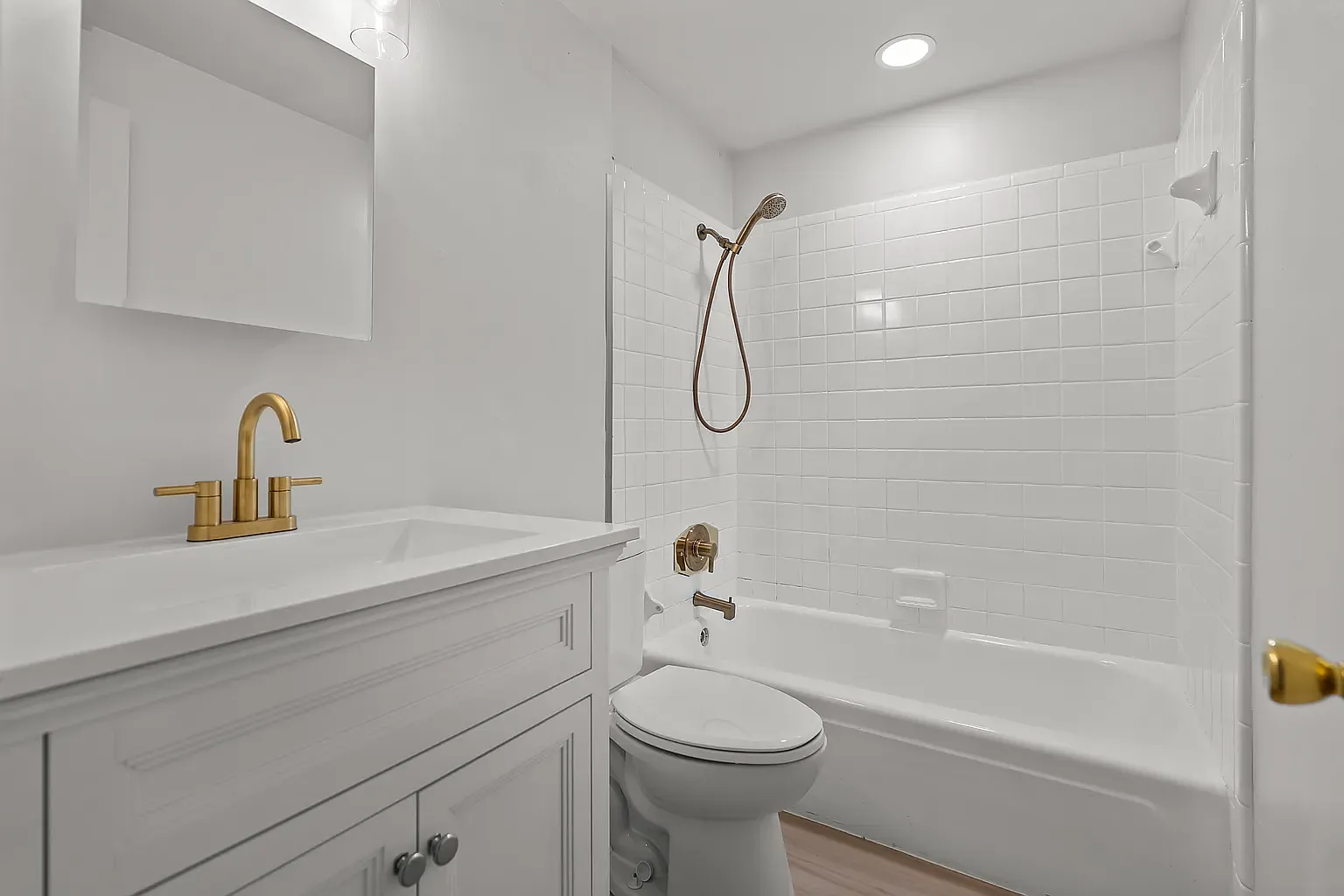 517 W Houston St — Photo 3