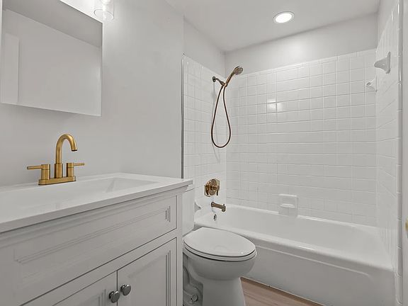 3rd image of 517 W Houston St