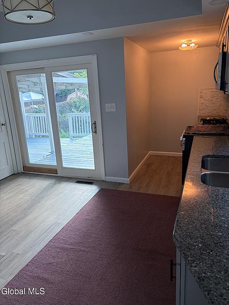 4th image of 272 Altamont Avenue