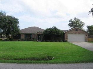 302 Farm Dr, Bridge City, TX 77611