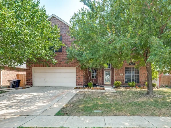 5655 Passage Dr, Fort Worth, TX 76135