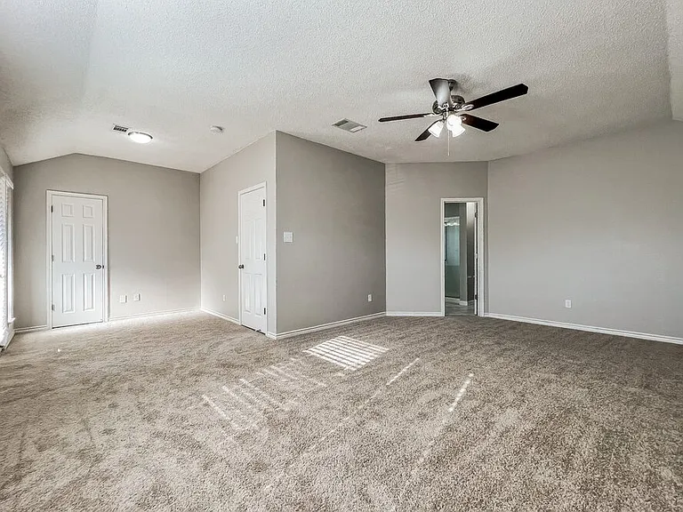 6902 Graham Dr — Photo 11