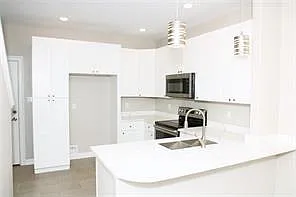 919 N Avenue C — Photo 4