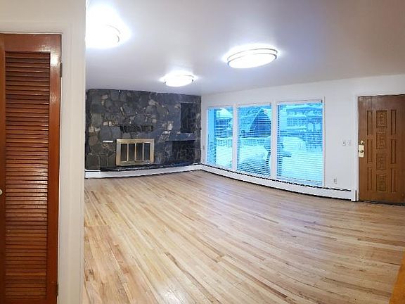 3rd image of 1010 Gilmore St
