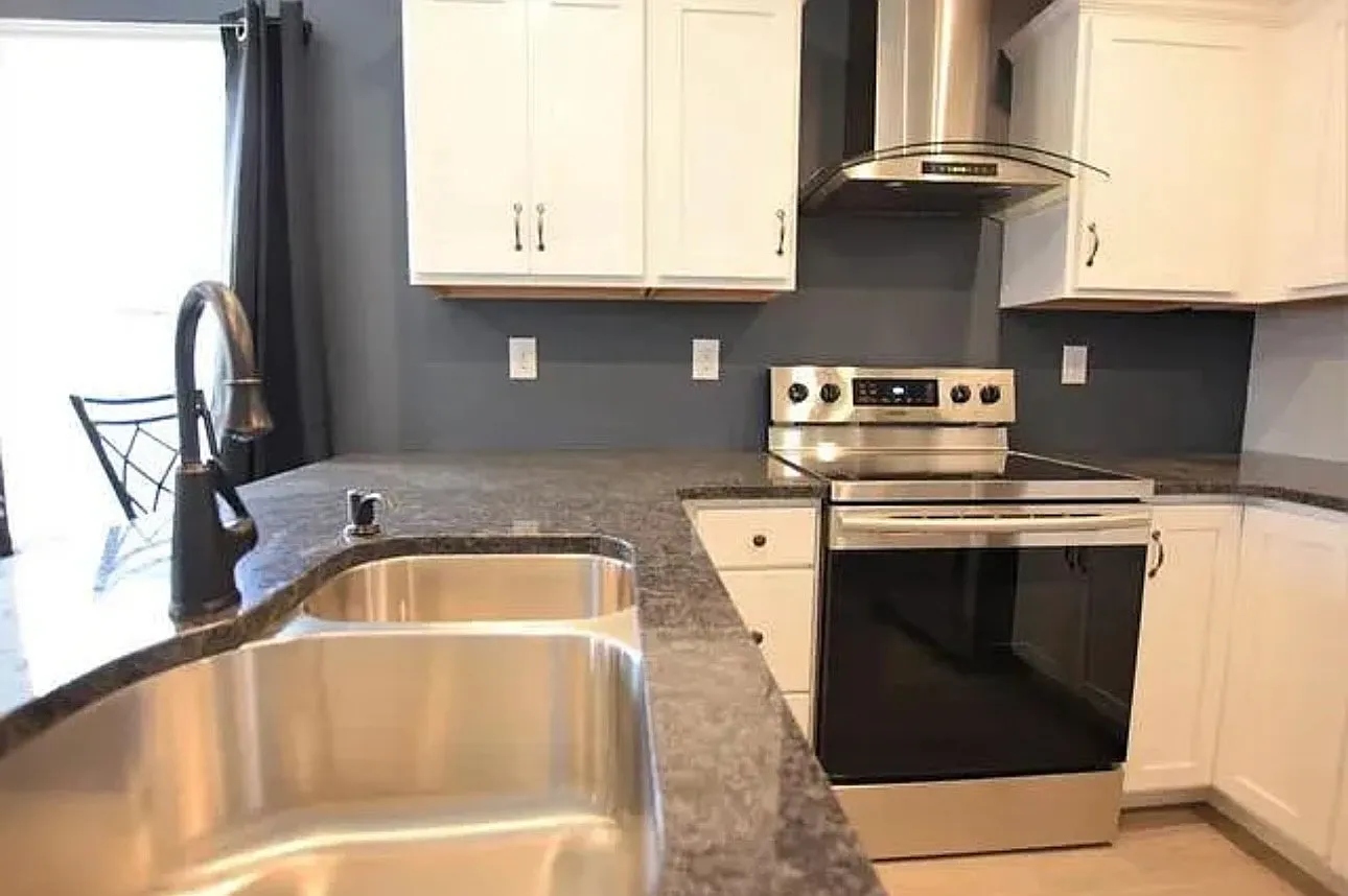 1 bed, 2304 sqft, $700 — Photo 3