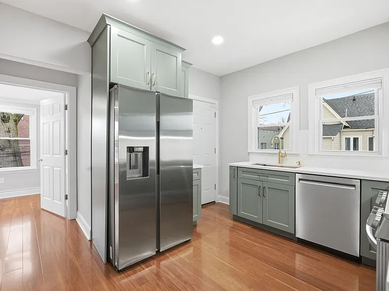 16 Munn St #2 — Photo 3