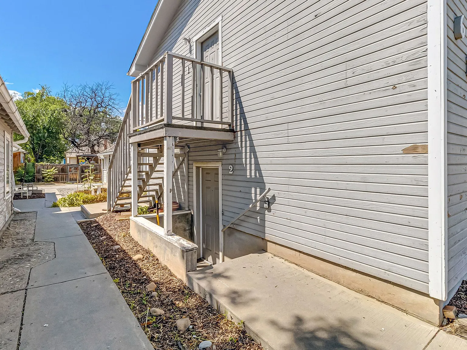 611 Belford Apartments — Photo 2