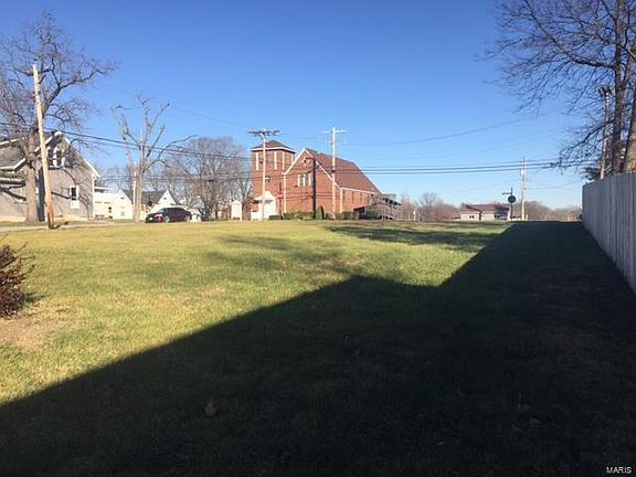 3rd image of 403 S Linn Ave