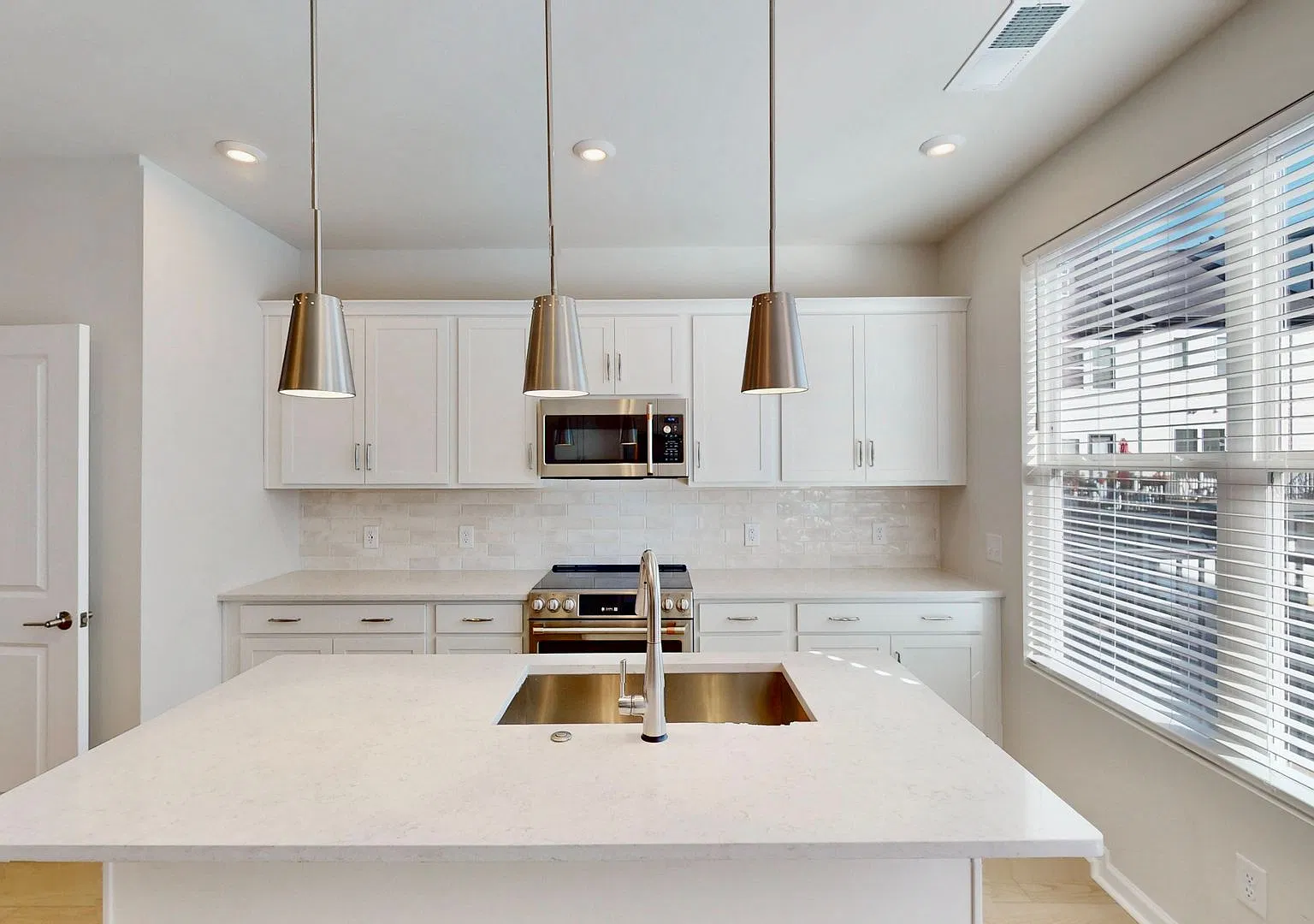 5525 Swaling Street — Photo 4