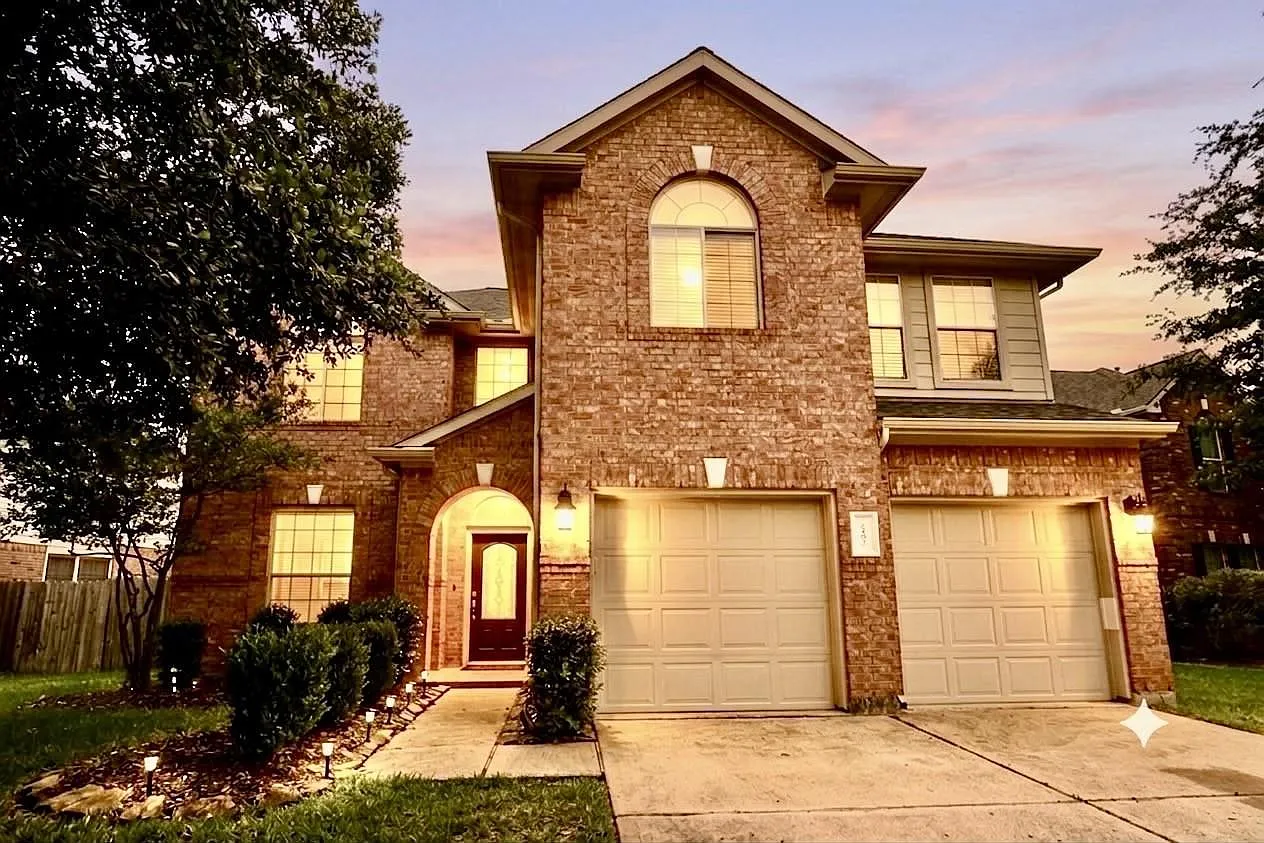 4 bed, 2.5 bath, 2247 sqft, $2,650 — Photo 2