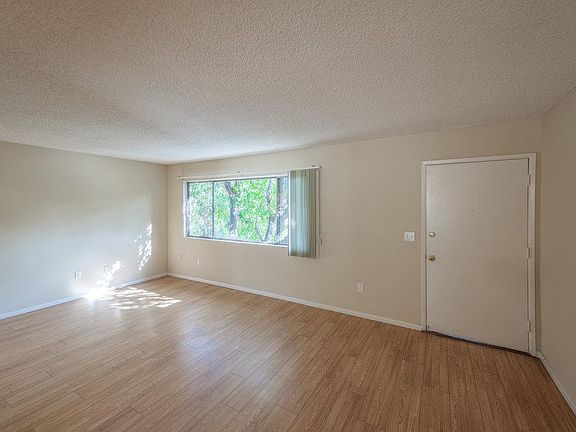 3rd image of 306 Garfield Ave APT 3