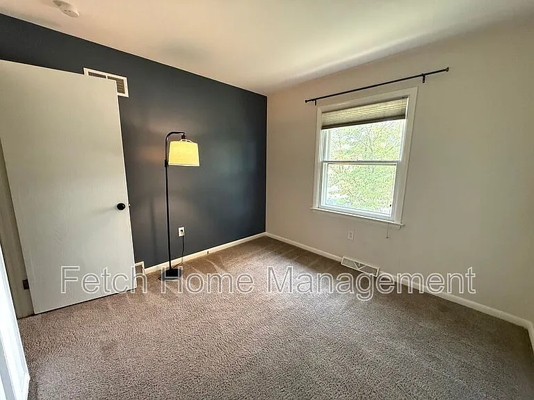 417 Surrey Dr — Photo 17
