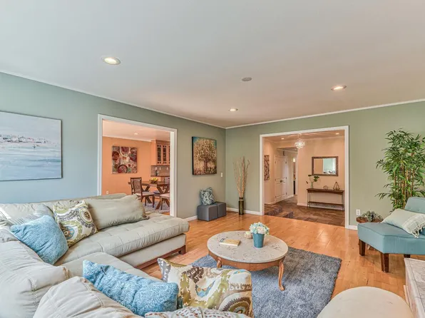 955 Margaret St, Monterey, CA 93940