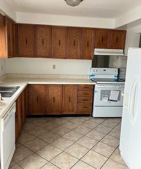 42 Coe Dr — Photo 2