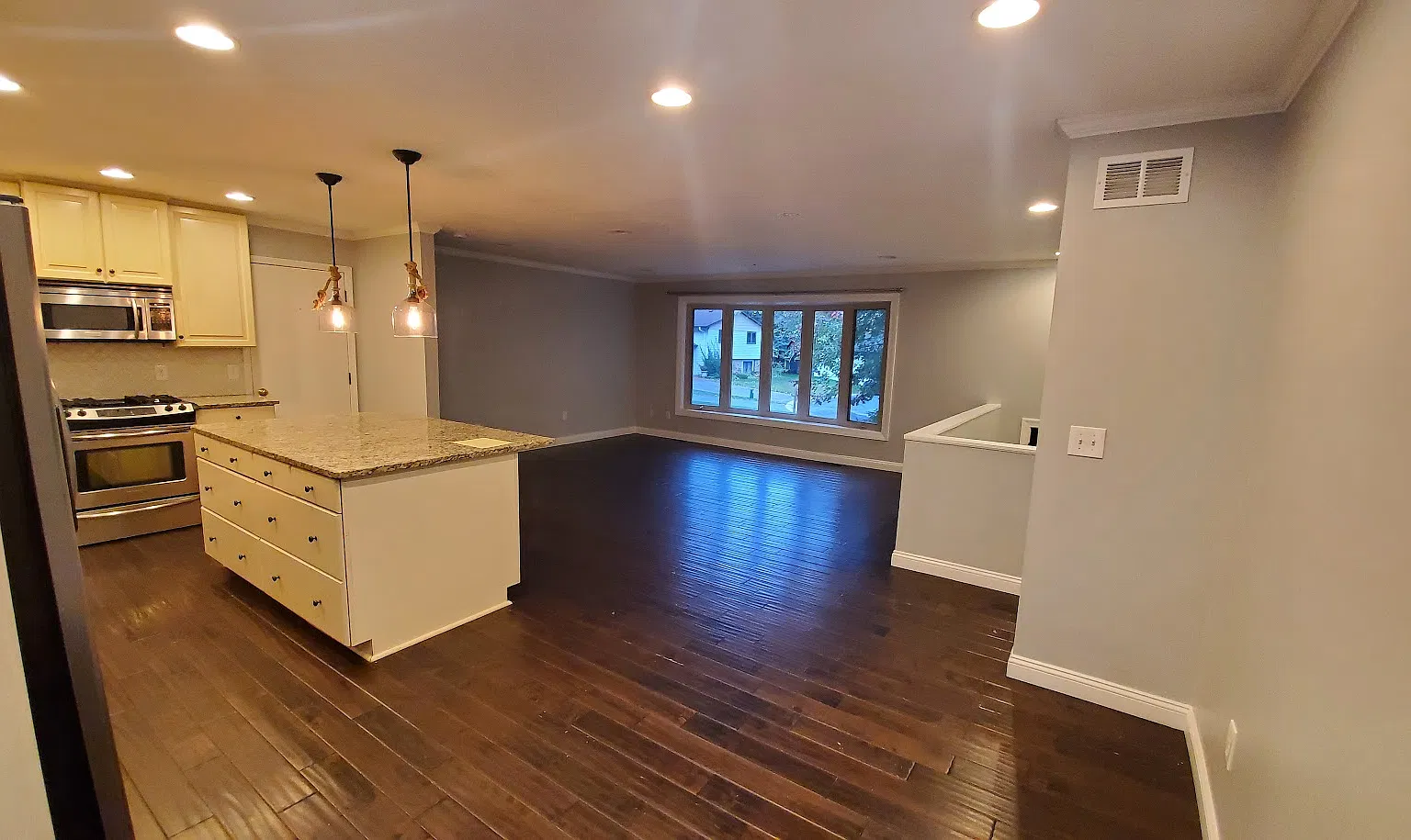 Buatiful 4BDR/2BA House for rent in Eden Prairire — Photo 3