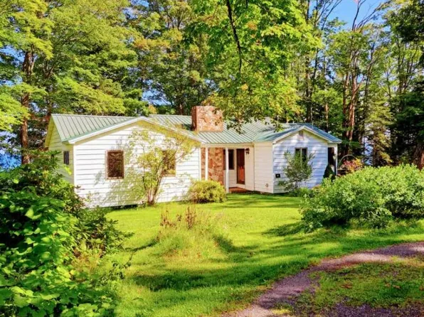 11293 Des Rochers Rd, Pelkie, MI 49958