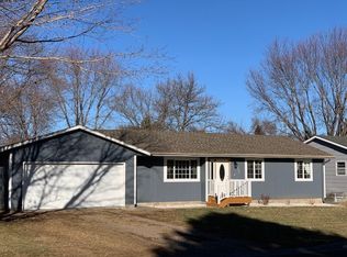 304 10th St, Springfield, SD 57062