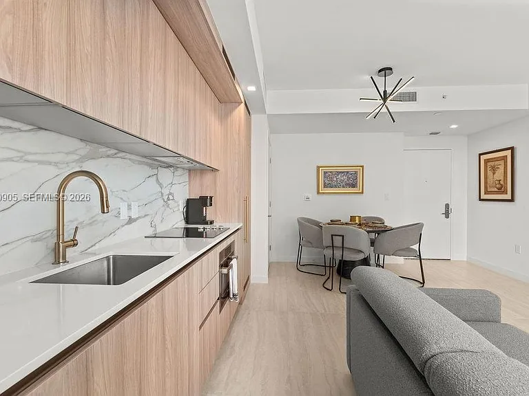77 SE 5th St #1515 — Photo 8