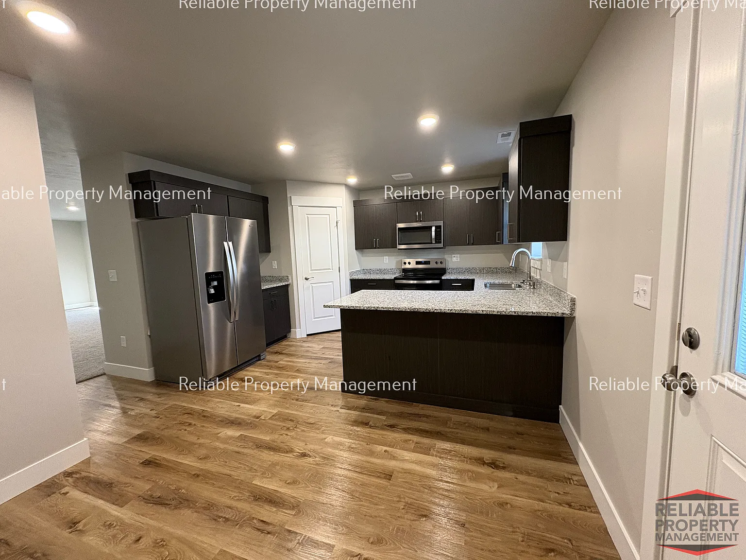 3 bed, 2.5 bath, 1570 sqft, $1,525 — Photo 3