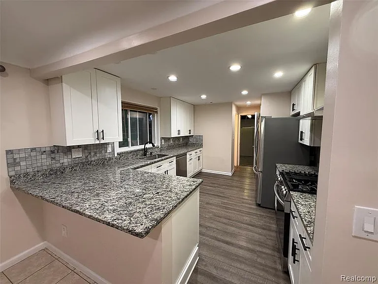 33 Kirk Lane Dr — Photo 8