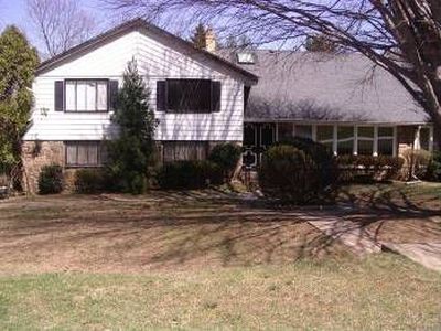 415 Fawn Hill Ln, Narberth, PA, 19072
