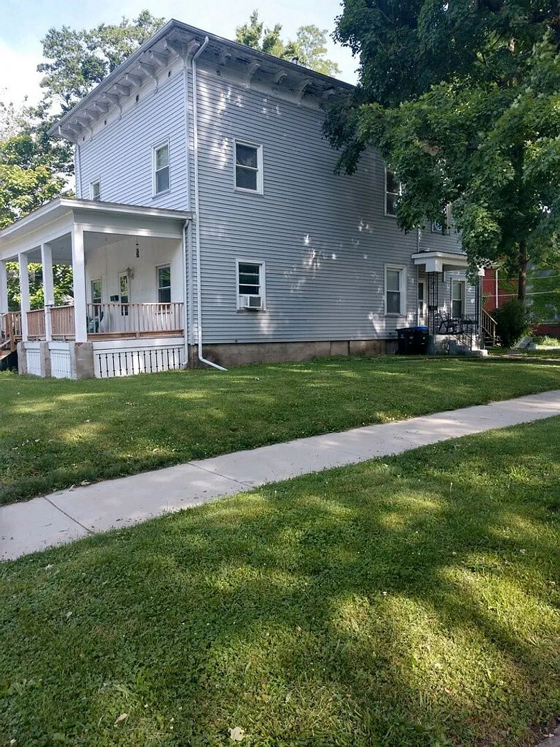 514 Douglas St photo 1