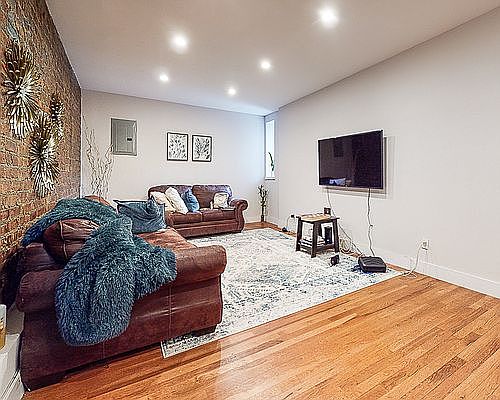 1st image of 4300 Broadway #1N