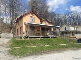 32 Park Rd E, Castile, NY 14427