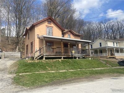 32 Park Rd E, Castile, NY, 14427