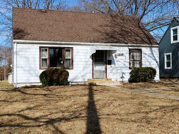 4th image of 1208 Summit Ave