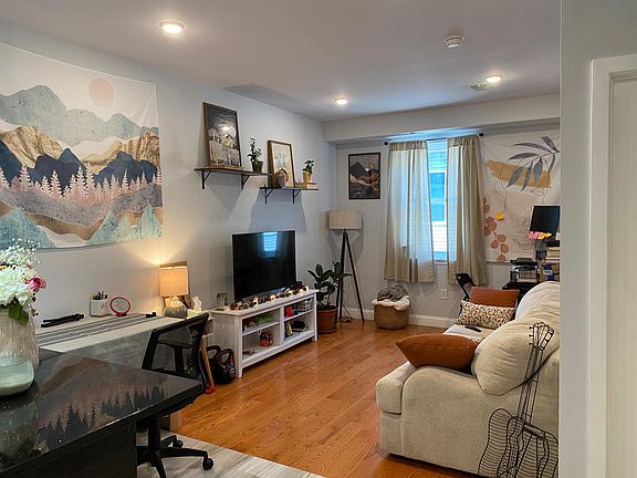 3rd image of 1635 Poplar St #3B