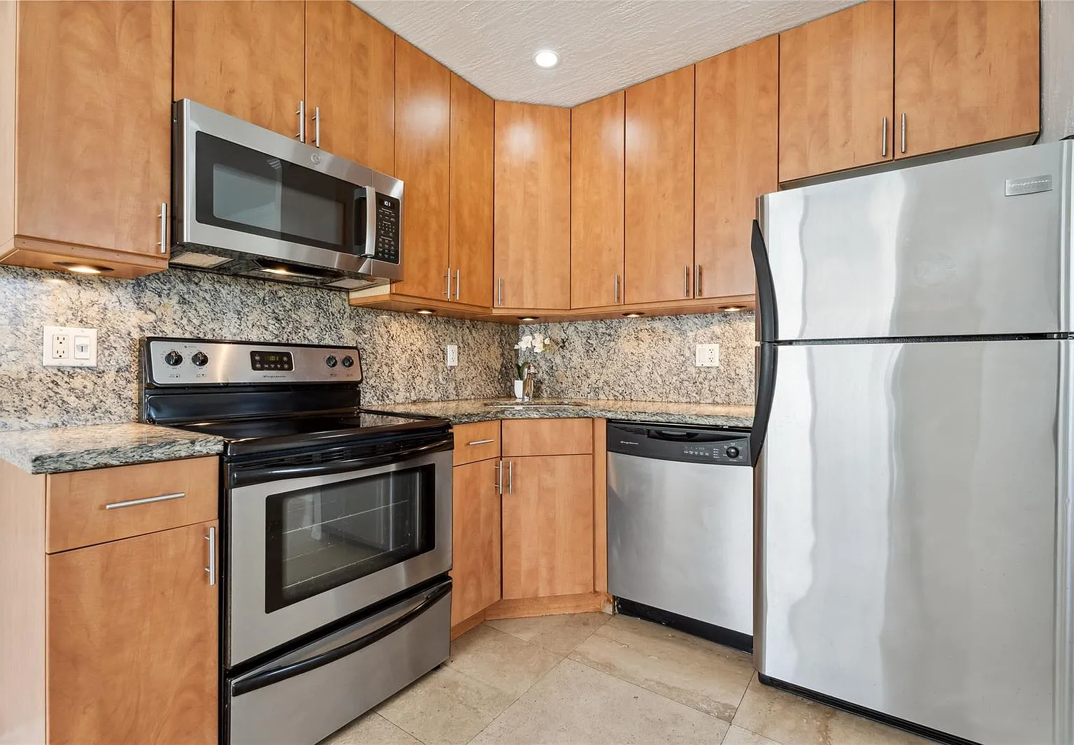 1 bed, 650 sqft, $1,699 — Photo 1