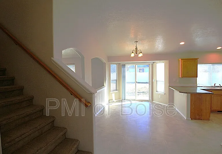1770 N Veridian Ave — Photo 2
