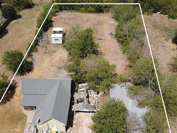 2nd image of 701 N Bastrop St