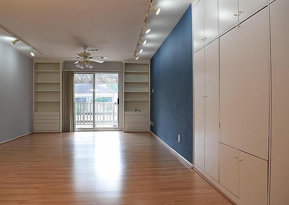 1st image of 881 Wax Myrtle Ln #9