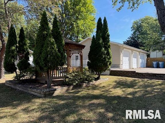 2nd image of 404 N Maple St