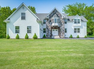 10726 Davisburg Rd, Davisburg, MI 48350