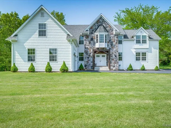 10726 Davisburg Rd, Davisburg, MI 48350