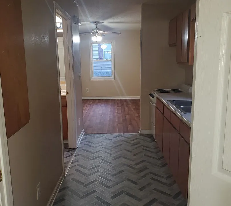 730 Henderson Rd