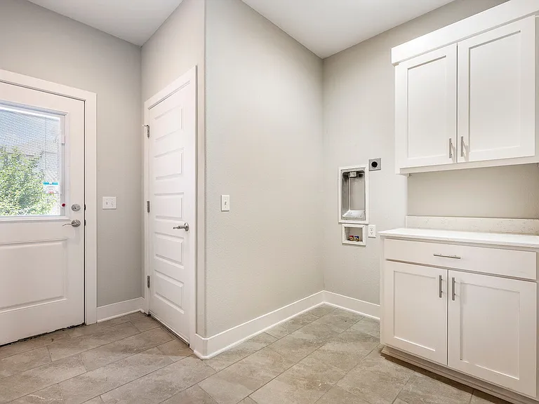 2369 E Amherst Aly — Photo 10