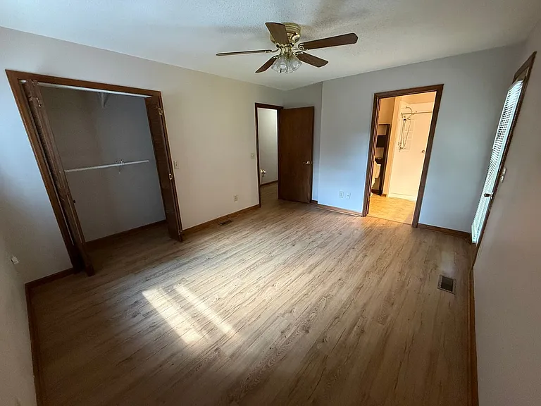 1201 Eastbrook Dr — Photo 9