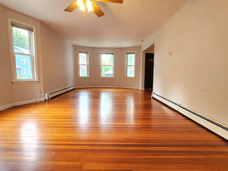 82 Fairview Ave — Photo 3