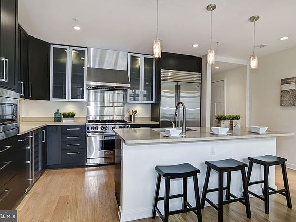 4th image of 1700 Clarendon Blvd #127