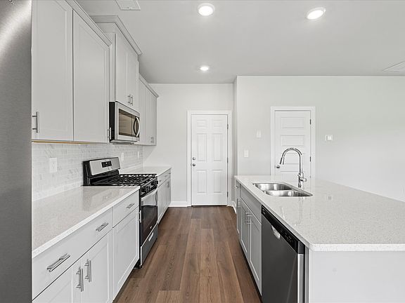 Welcome to the Dallas floorplan at Village at White Pine.