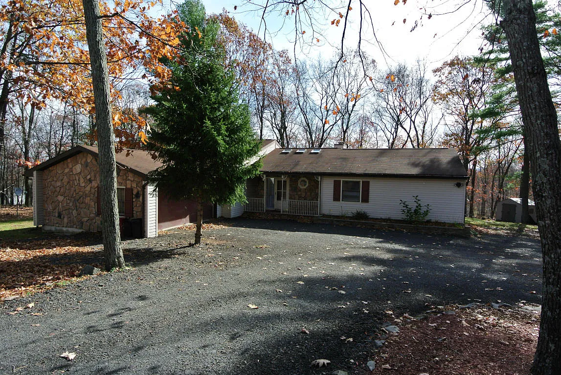 128 Scott Dr photo 1