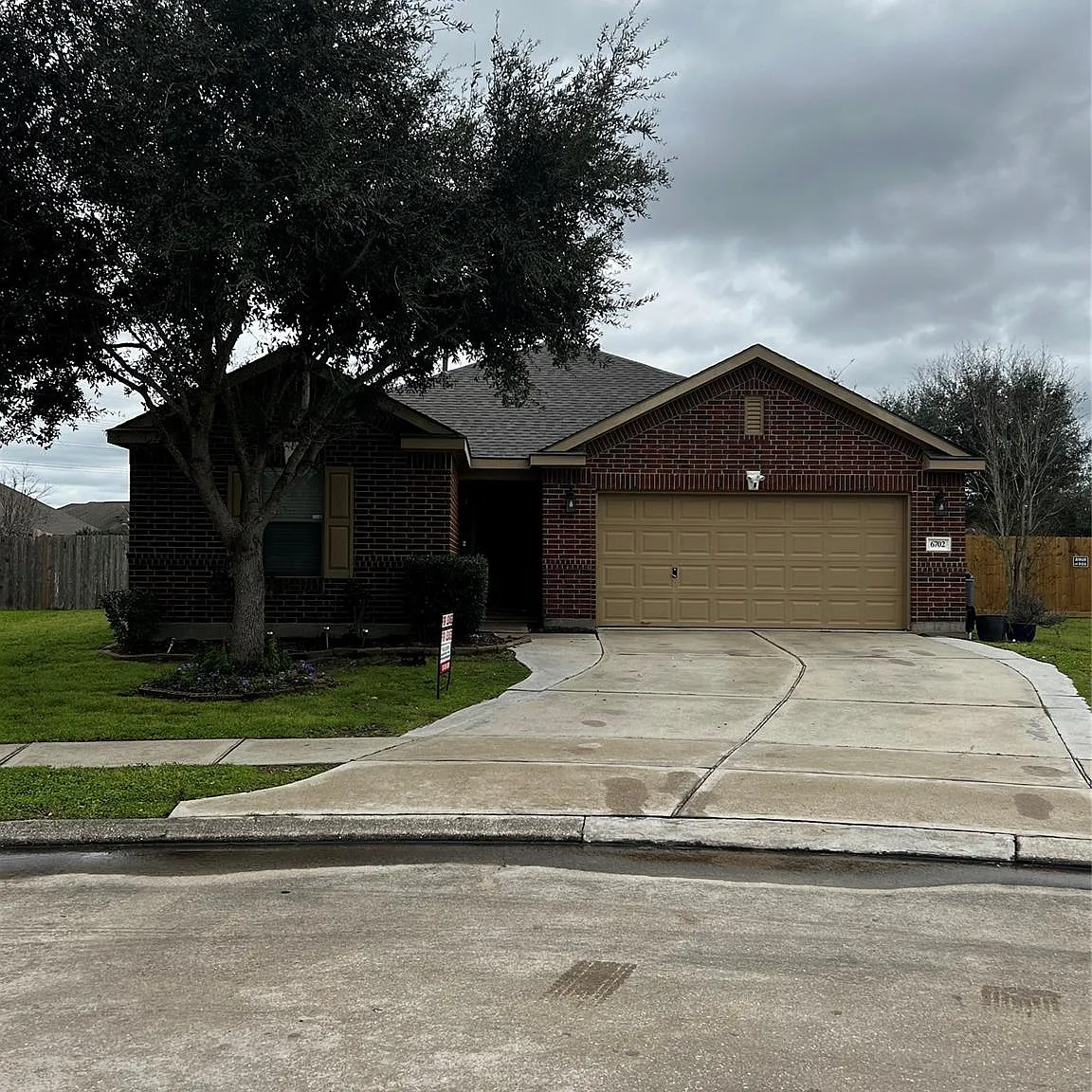 3 bed, 2.0 bath, 1774 sqft, $2,400 — Photo 2